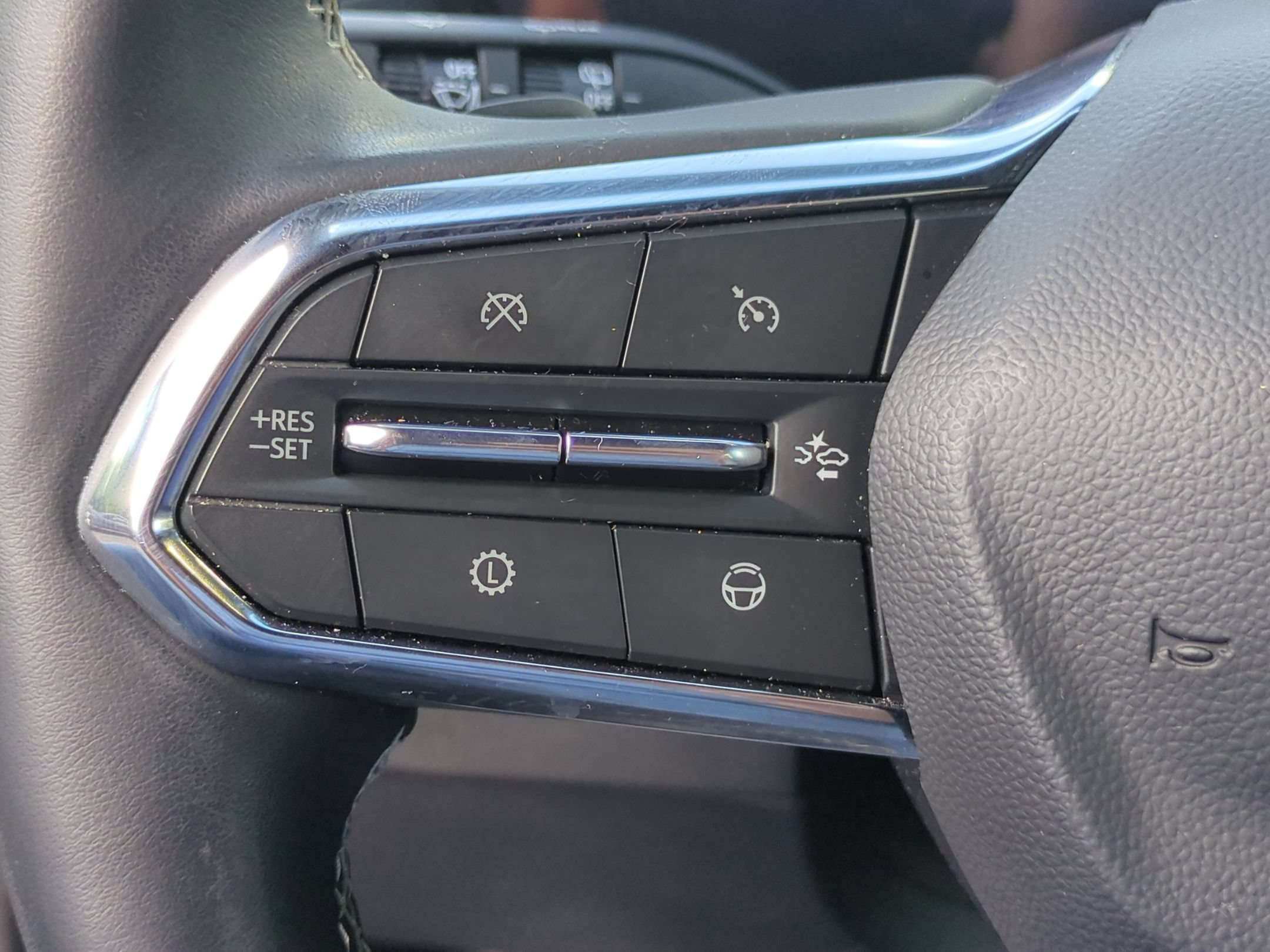Used 2025 Chevrolet Traverse High Country FWD image 15