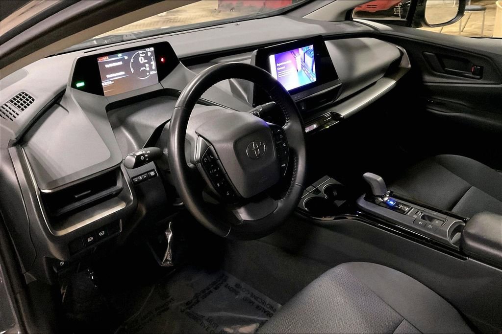 Used 2024 Toyota Prius LE FWD image 13