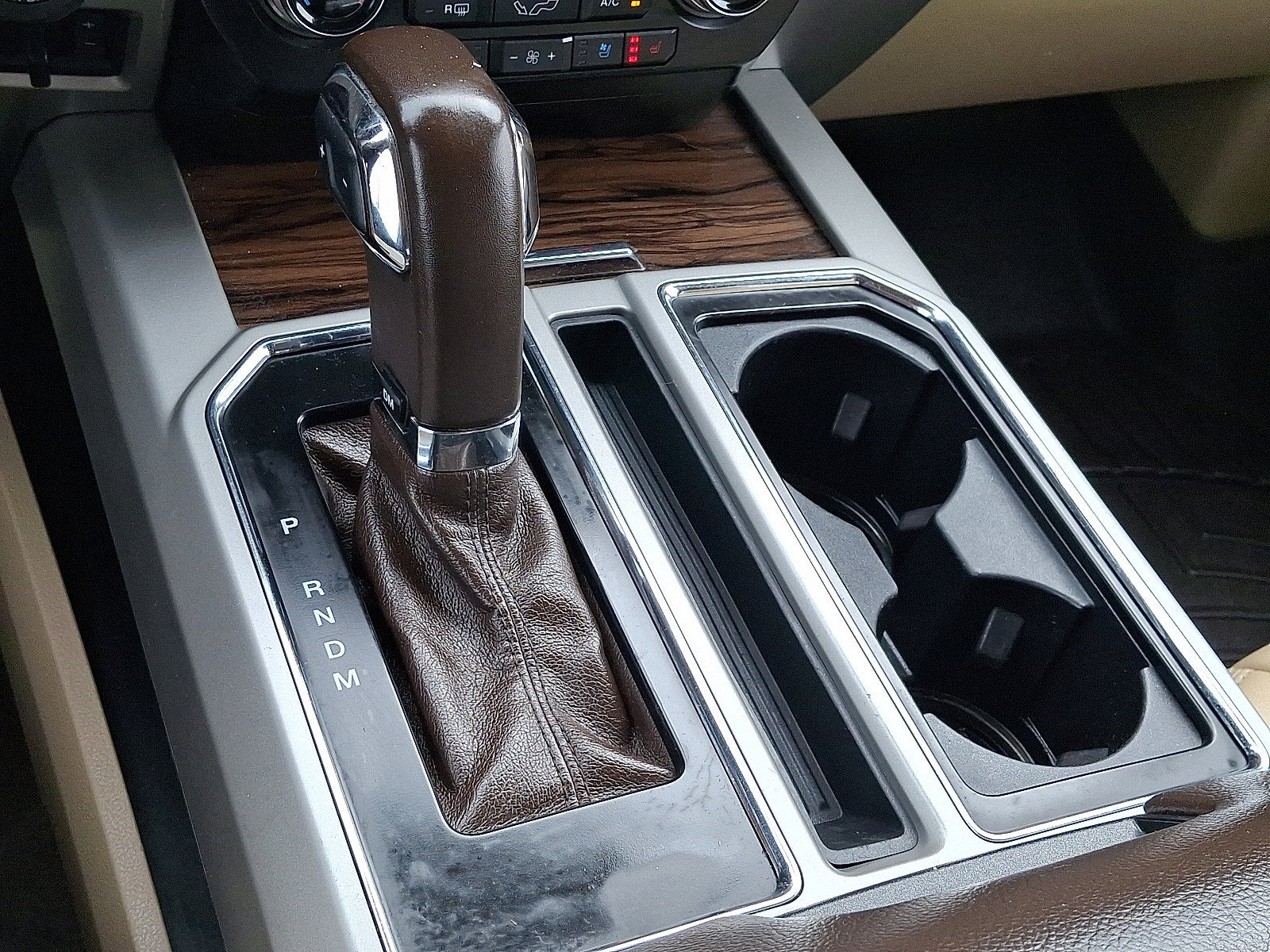 Certified 2019 Ford F150 Lariat w/ Equipment Group 502A Luxury AWD/4WD image 14