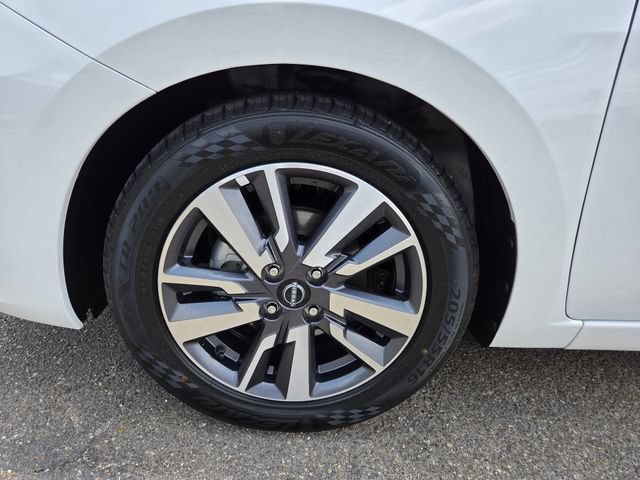 Used 2023 Nissan Versa SV FWD image 23