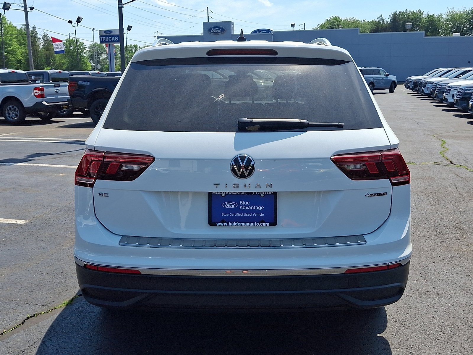 Used 2024 Volkswagen Tiguan SE AWD/4WD image 6