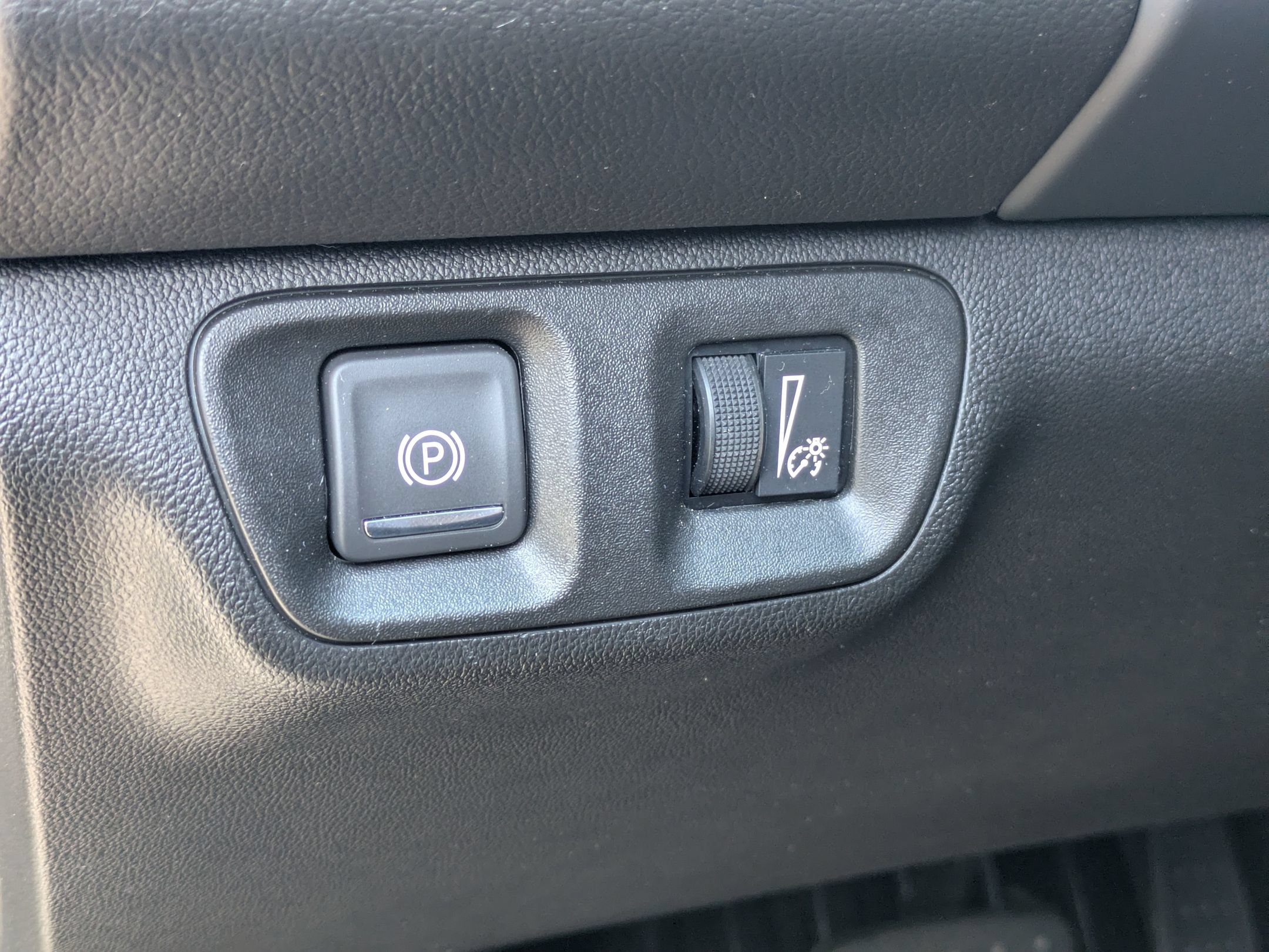 Used 2021 GMC Acadia SLE w/ Driver Convenience Package FWD image 14