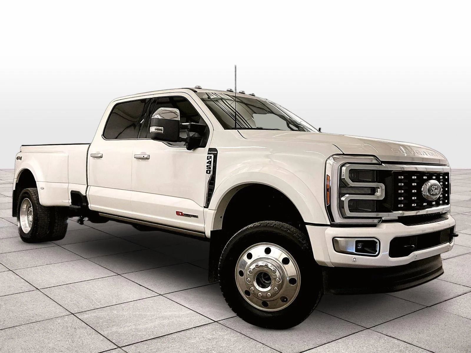 Certified 2025 Ford F450 Platinum w/ Platinum Plus Package AWD/4WD image 2