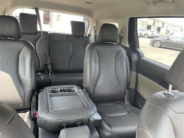 Used 2026 Kia Carnival FWD image 12