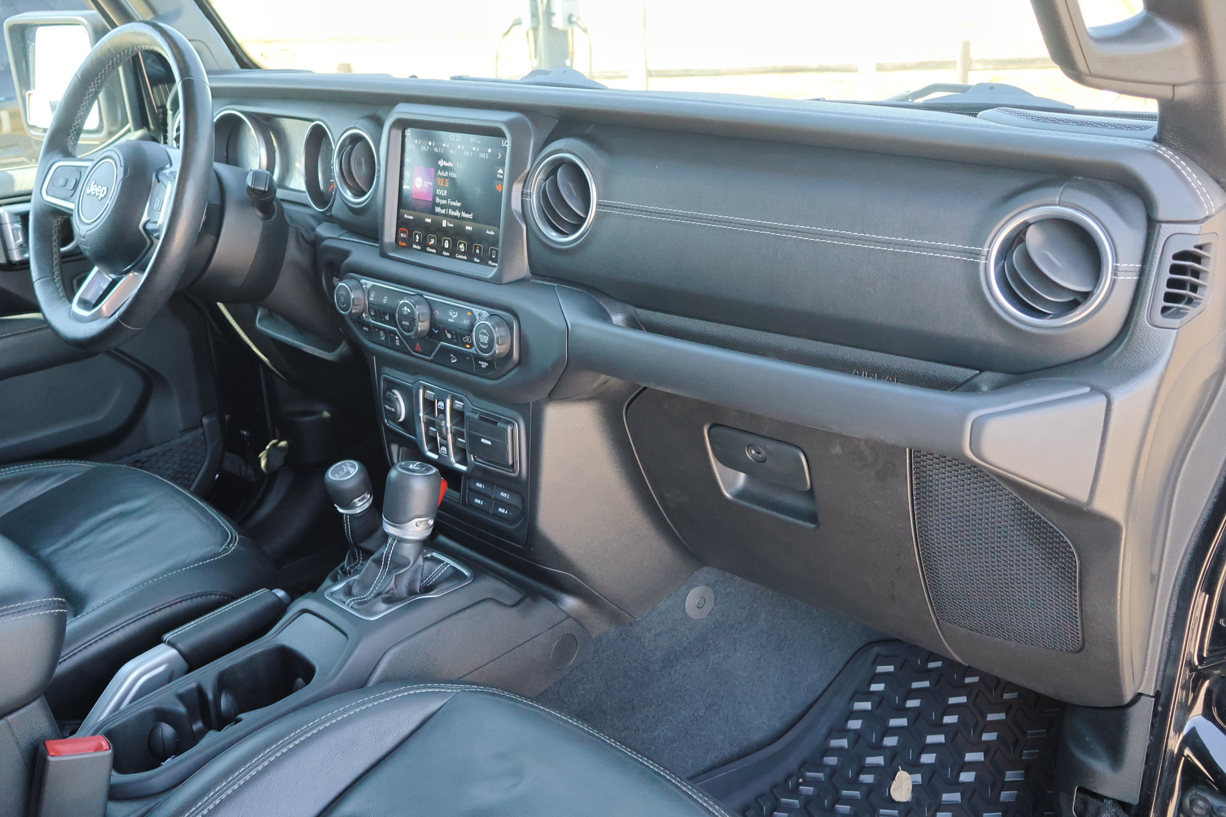 Used 2019 Jeep Wrangler Unlimited Sahara image 37