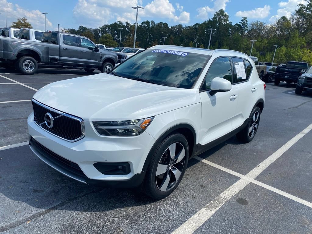 Used 2021 Volvo XC40 T4 Momentum FWD image 3