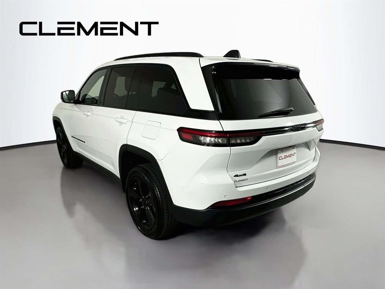 Used 2023 Jeep Grand Cherokee Altitude AWD/4WD image 10