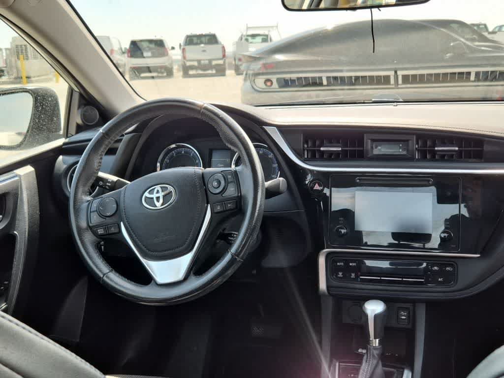 Used 2018 Toyota Corolla SE w/ Carpet Mat Package (TMS) FWD image 11