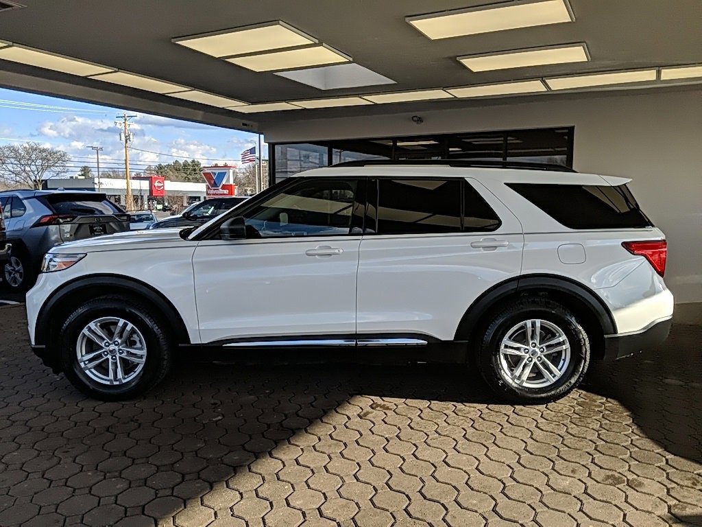 Certified 2022 Ford Explorer XLT w/ Equipment Group 202A image 6