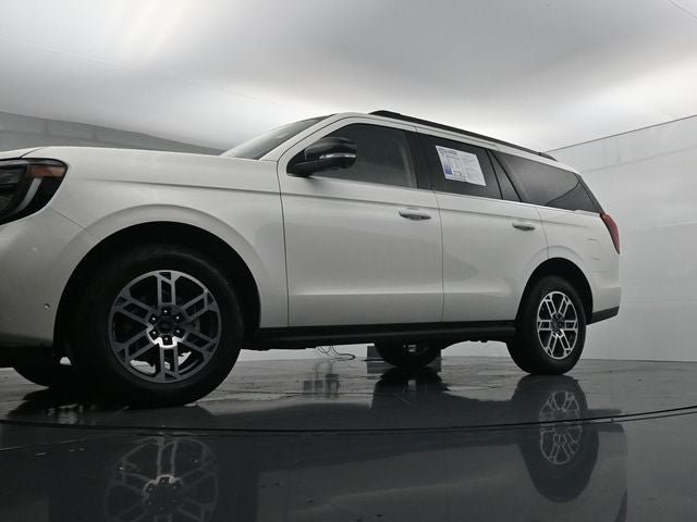 Certified 2025 Ford Expedition Active AWD/4WD image 36