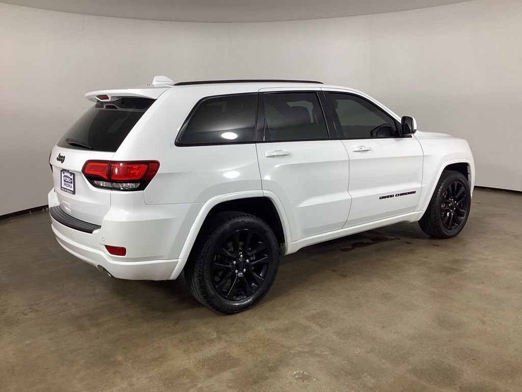 Used 2018 Jeep Grand Cherokee Altitude AWD/4WD image 8