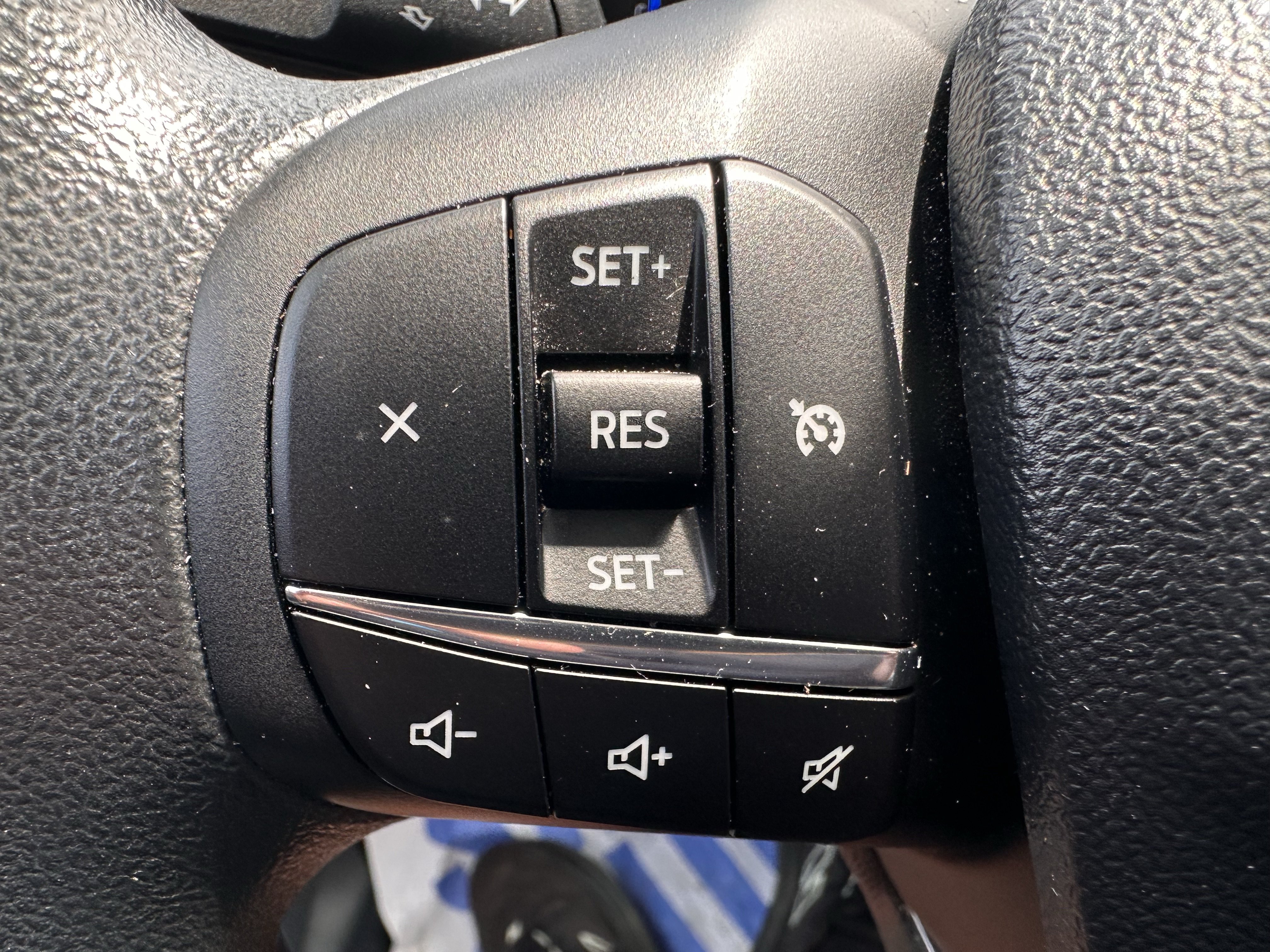 Certified 2025 Ford Maverick XL FWD image 21