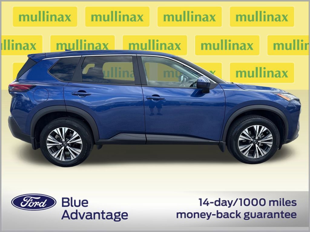 Used 2023 Nissan Rogue SV image 2
