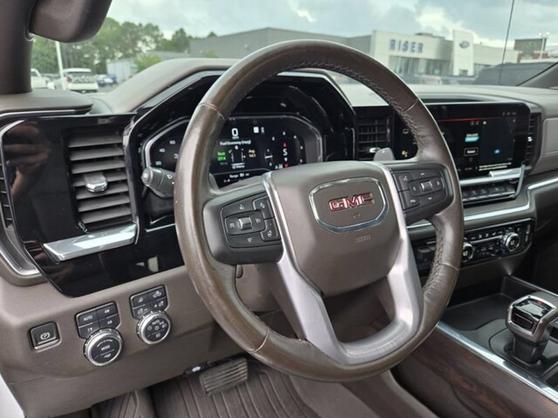 Used 2022 GMC Sierra 1500 SLT w/ SLT Premium Plus Package AWD/4WD image 11