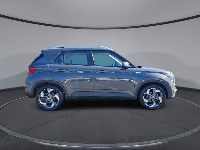 Used 2024 Hyundai Venue SEL FWD image 9
