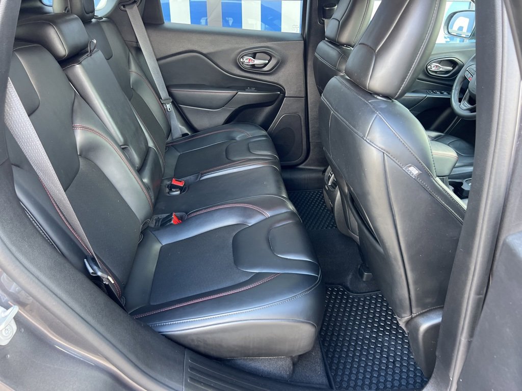 Used 2022 Jeep Cherokee Trailhawk image 14