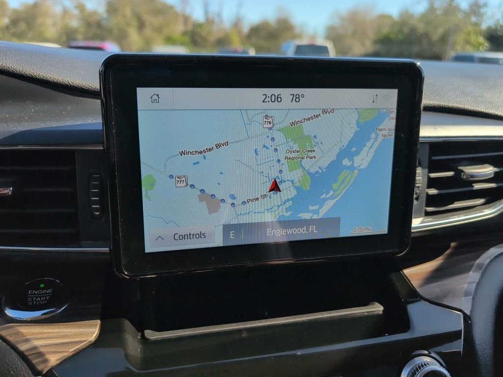 Certified 2021 Ford Explorer Limited w/ Equipment Group 301A image 18