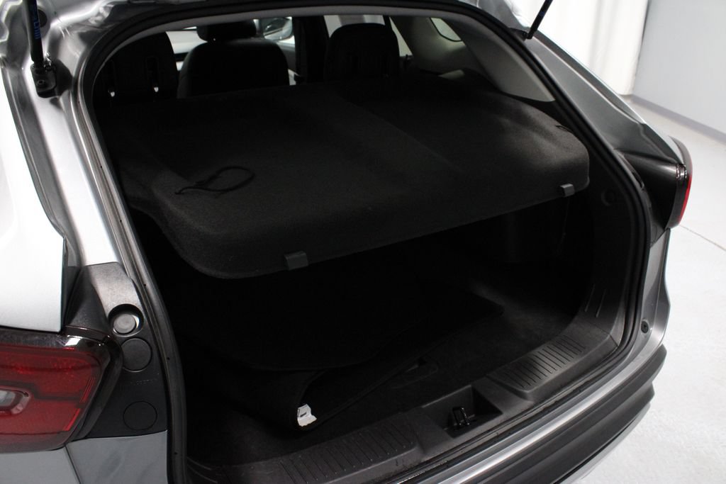 Used 2025 Chevrolet Trax LT FWD image 17