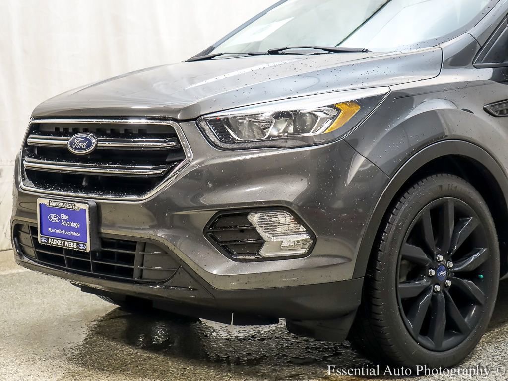 Certified 2017 Ford Escape SE w/ Equipment Group 201A image 2