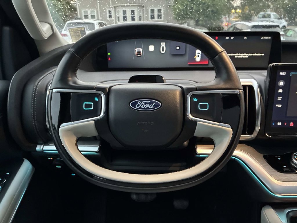 Certified 2025 Ford Expedition Max Platinum w/ Driver's Package AWD/4WD image 22