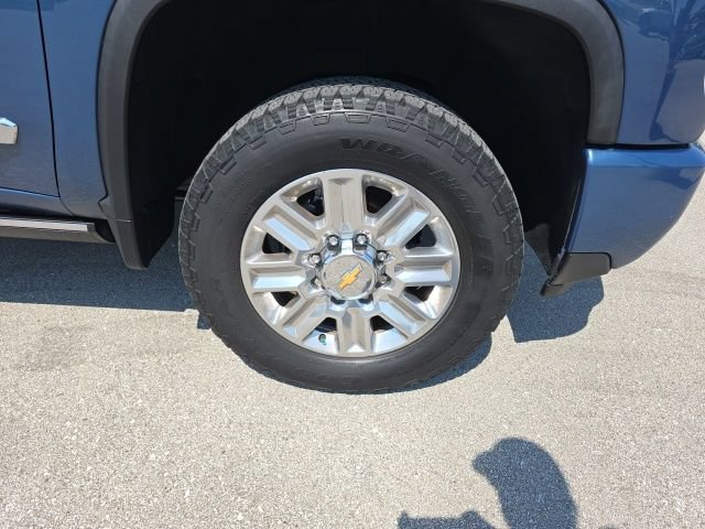 Used 2024 Chevrolet Silverado 2500 High Country w/ Technology Package AWD/4WD image 9