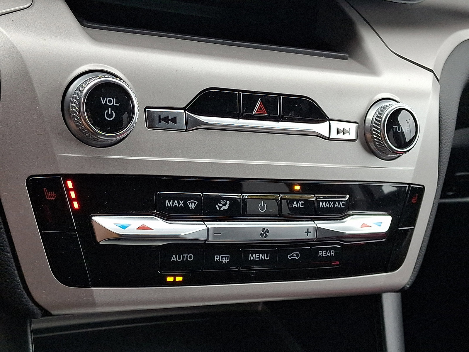 Certified 2023 Ford Explorer XLT AWD/4WD image 19