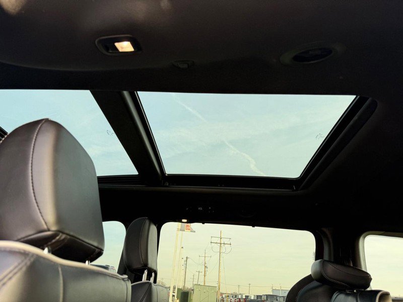 Used 2023 Chrysler Pacifica Limited w/ S Appearance Package image 12