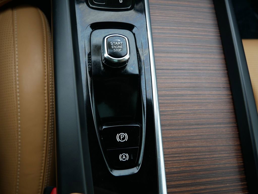 Used 2022 Volvo XC60 T8 Inscription w/ Advanced Package image 23