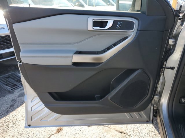 Certified 2022 Ford Explorer XLT w/ Equipment Group 202A image 15