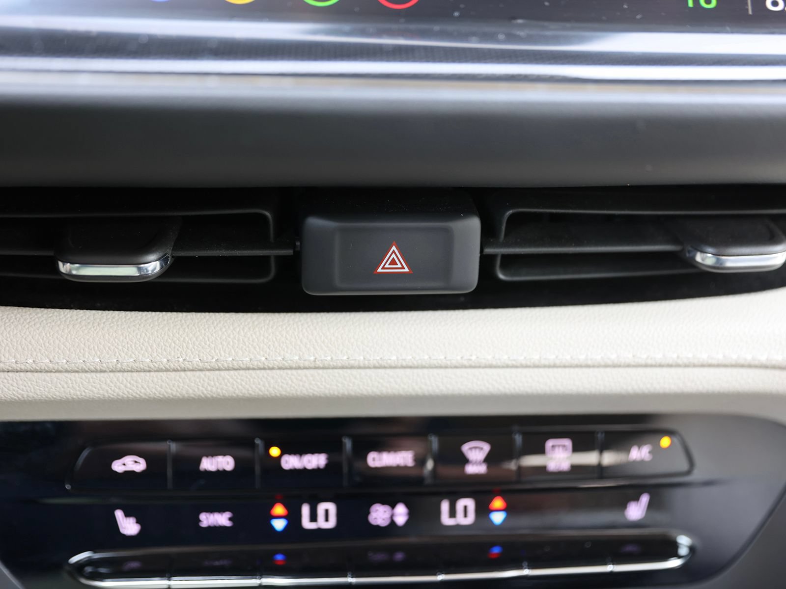 Used 2022 Buick Envision Preferred AWD/4WD image 25
