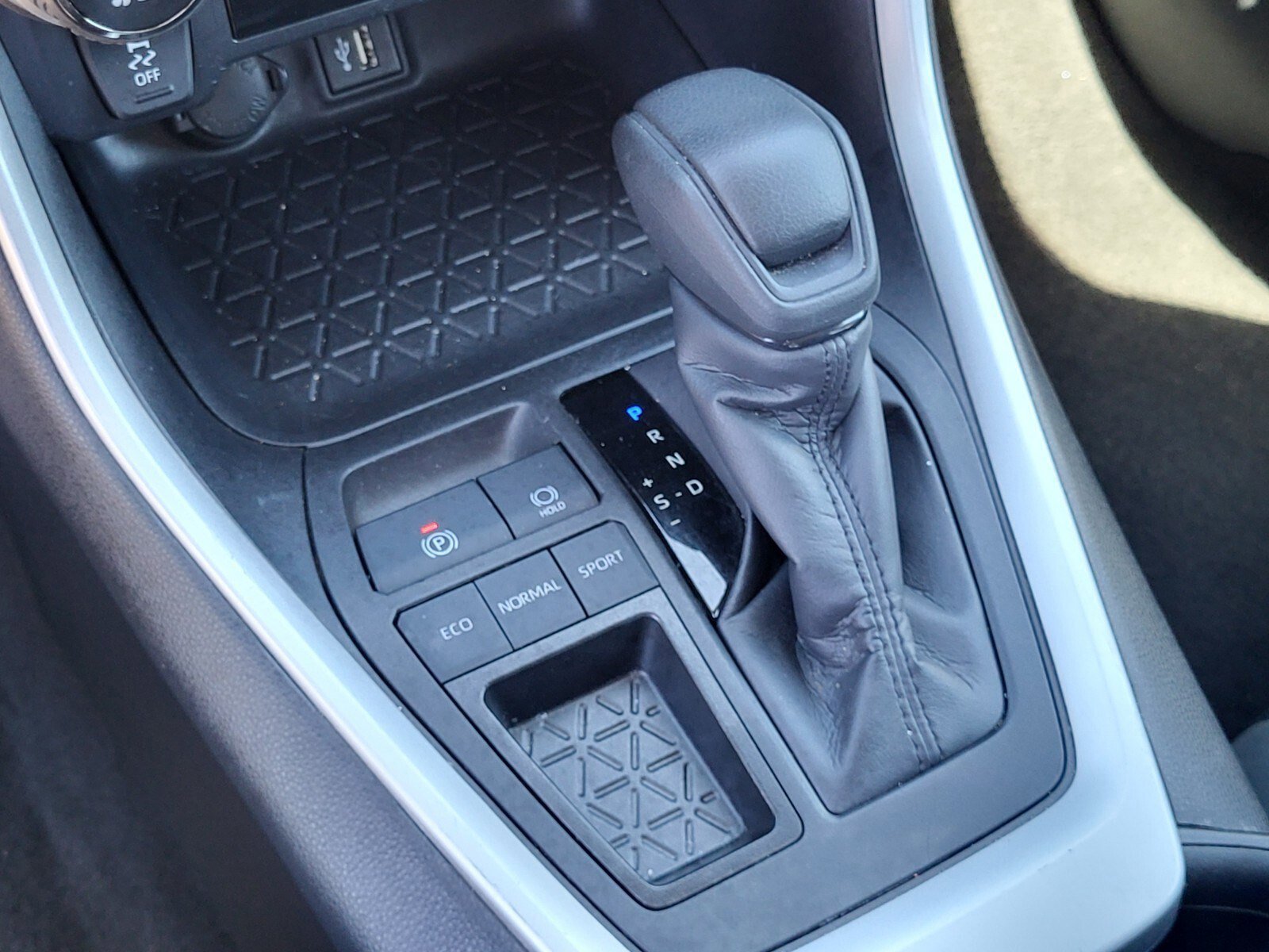 Used 2024 Toyota RAV4 XLE image 25