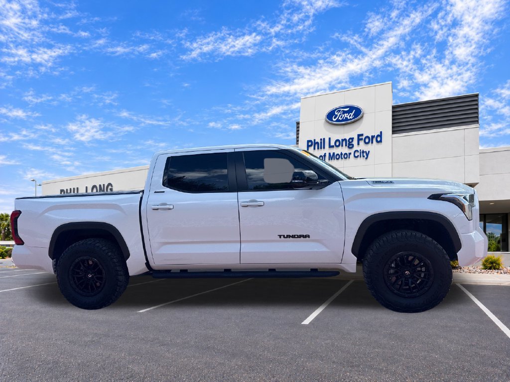 Used 2025 Toyota Tundra Limited AWD/4WD image 9
