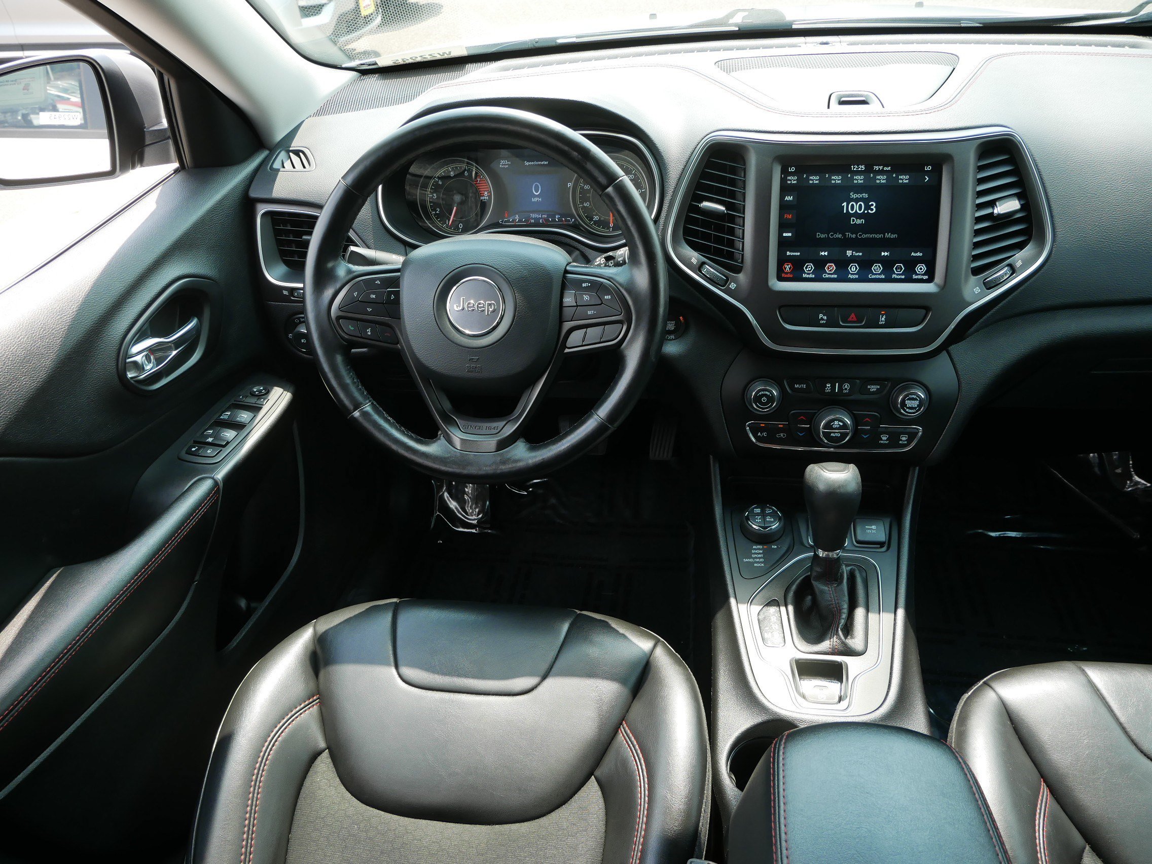 Used 2021 Jeep Cherokee Trailhawk AWD/4WD image 9