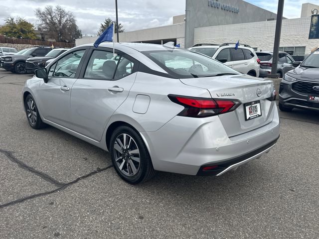 Used 2023 Nissan Versa SV image 3