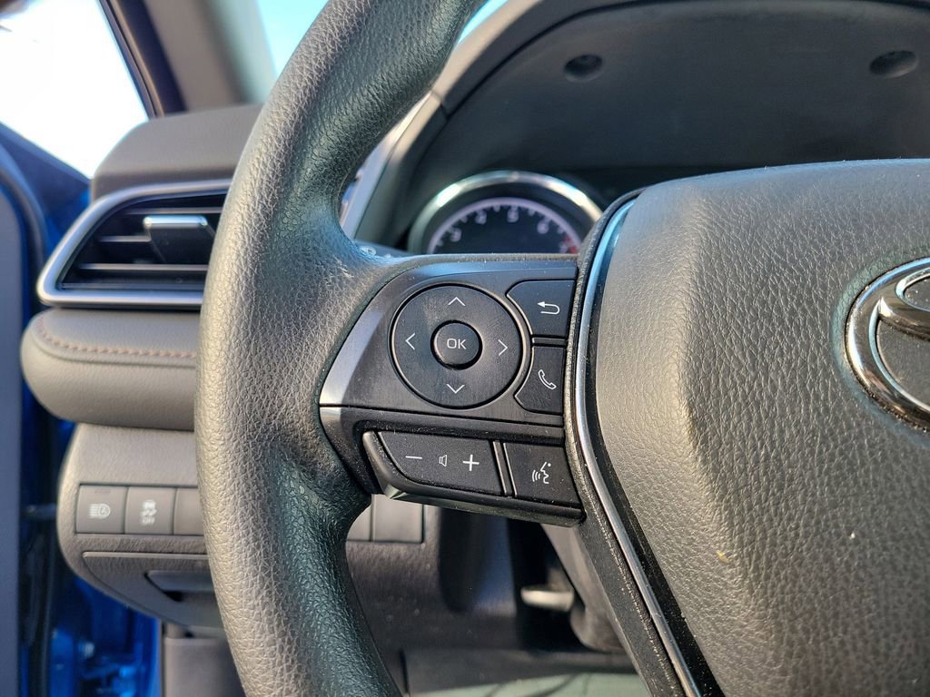 Used 2020 Toyota Camry LE image 23