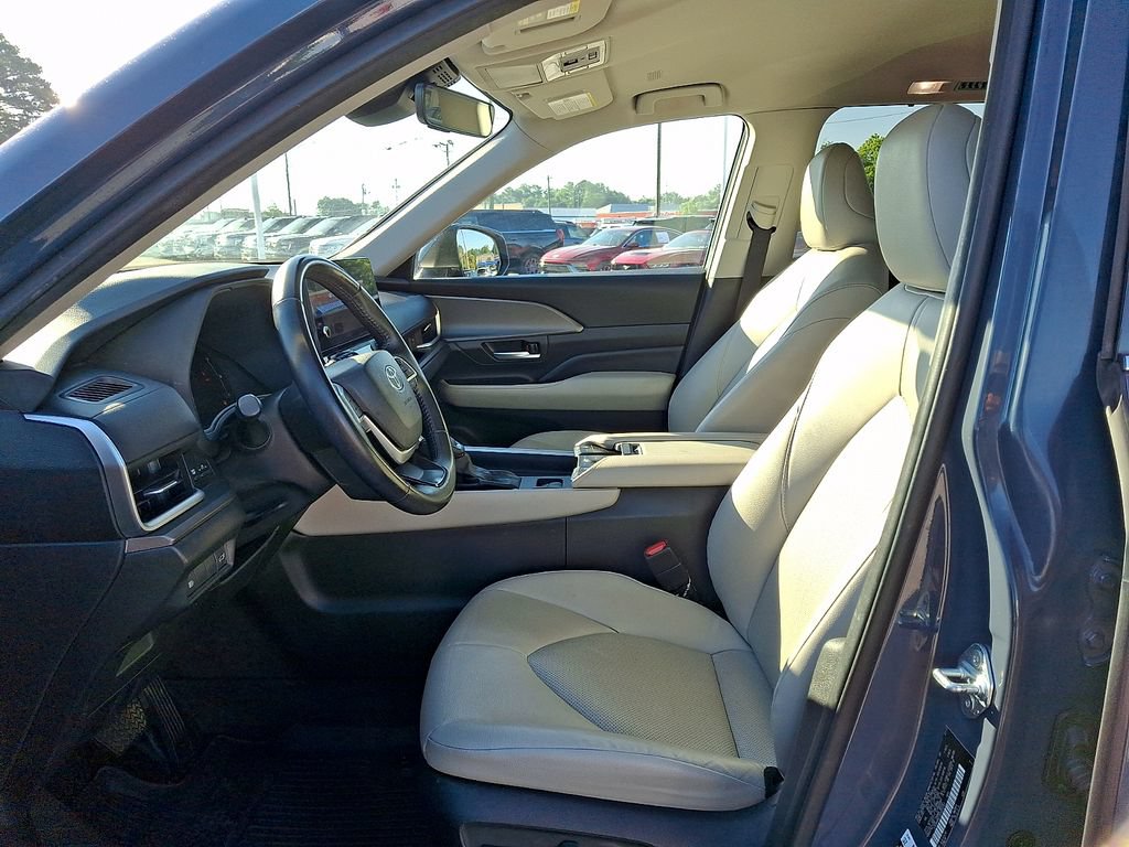 Used 2024 Toyota Grand Highlander AWD image 13