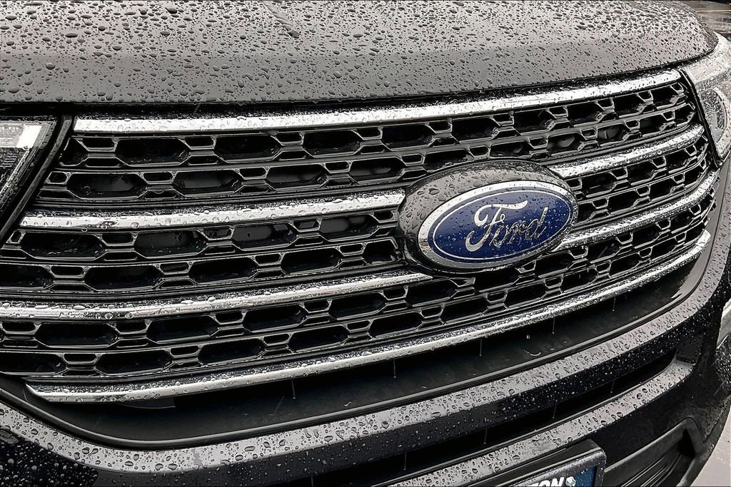 Certified 2022 Ford Explorer XLT w/ Equipment Group 202A image 29