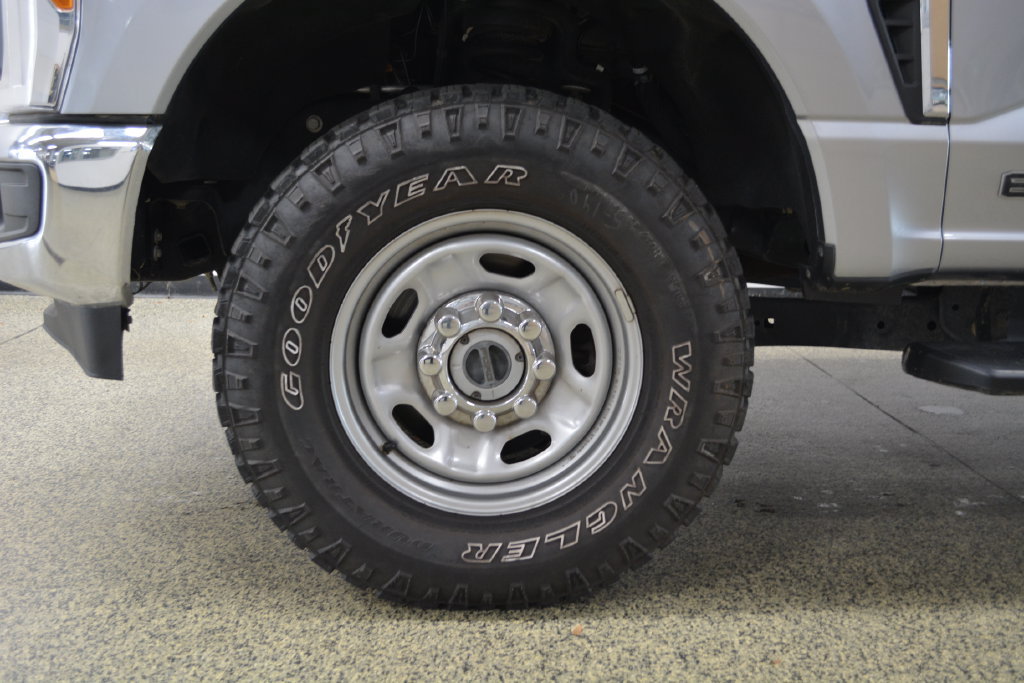 Certified 2023 Ford F250 XL w/ XL Off-Road Package AWD/4WD image 11