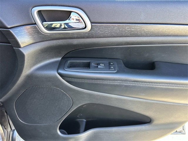 Used 2018 Jeep Grand Cherokee Laredo image 27