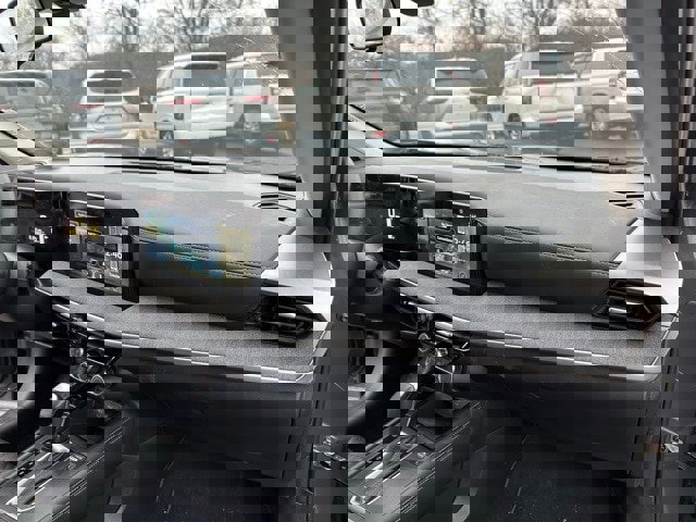 Used 2025 Nissan Kicks SV image 18