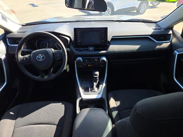 Used 2019 Toyota RAV4 LE image 18