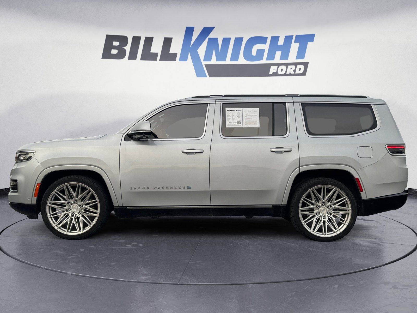 Used 2022 Jeep Grand Wagoneer Series III w/ Rear Seat Video Group 1 image 2