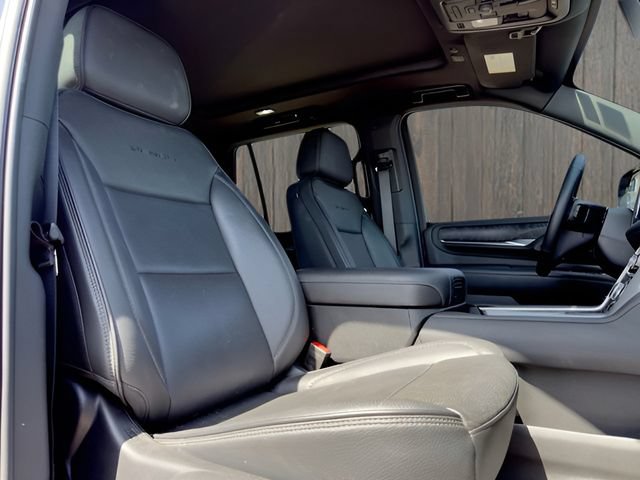 Used 2024 GMC Yukon Denali AWD/4WD image 14