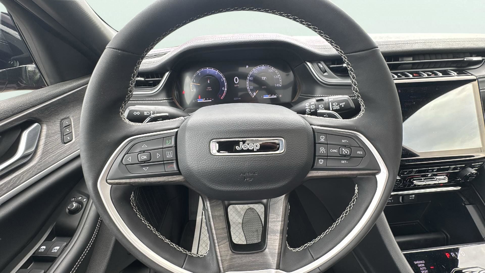 Used 2025 Jeep Grand Cherokee L Limited image 14