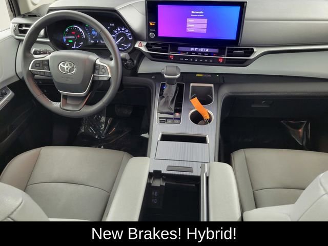 Used 2025 Toyota Sienna XLE w/ XLE Plus Package image 32