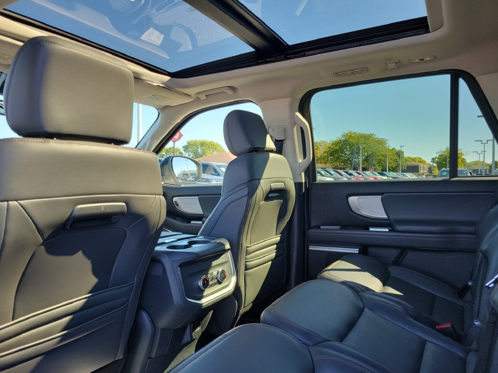 Certified 2025 Ford Expedition Active AWD/4WD image 18