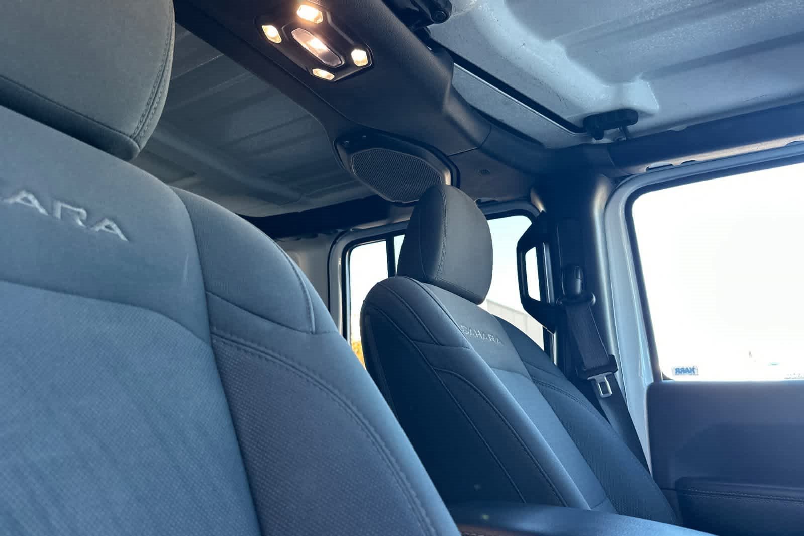 Used 2022 Jeep Wrangler Unlimited Sahara image 18