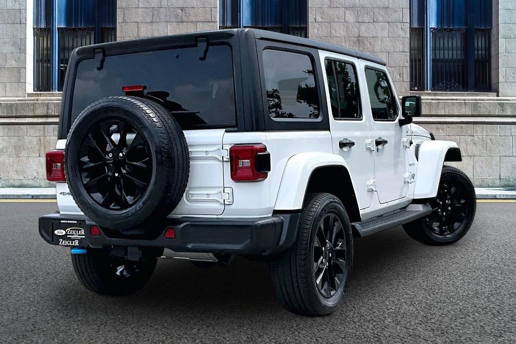 Used 2023 Jeep Wrangler Unlimited Sahara AWD/4WD image 11