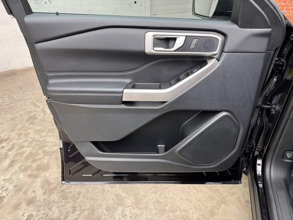 Certified 2024 Ford Explorer XLT AWD/4WD image 9