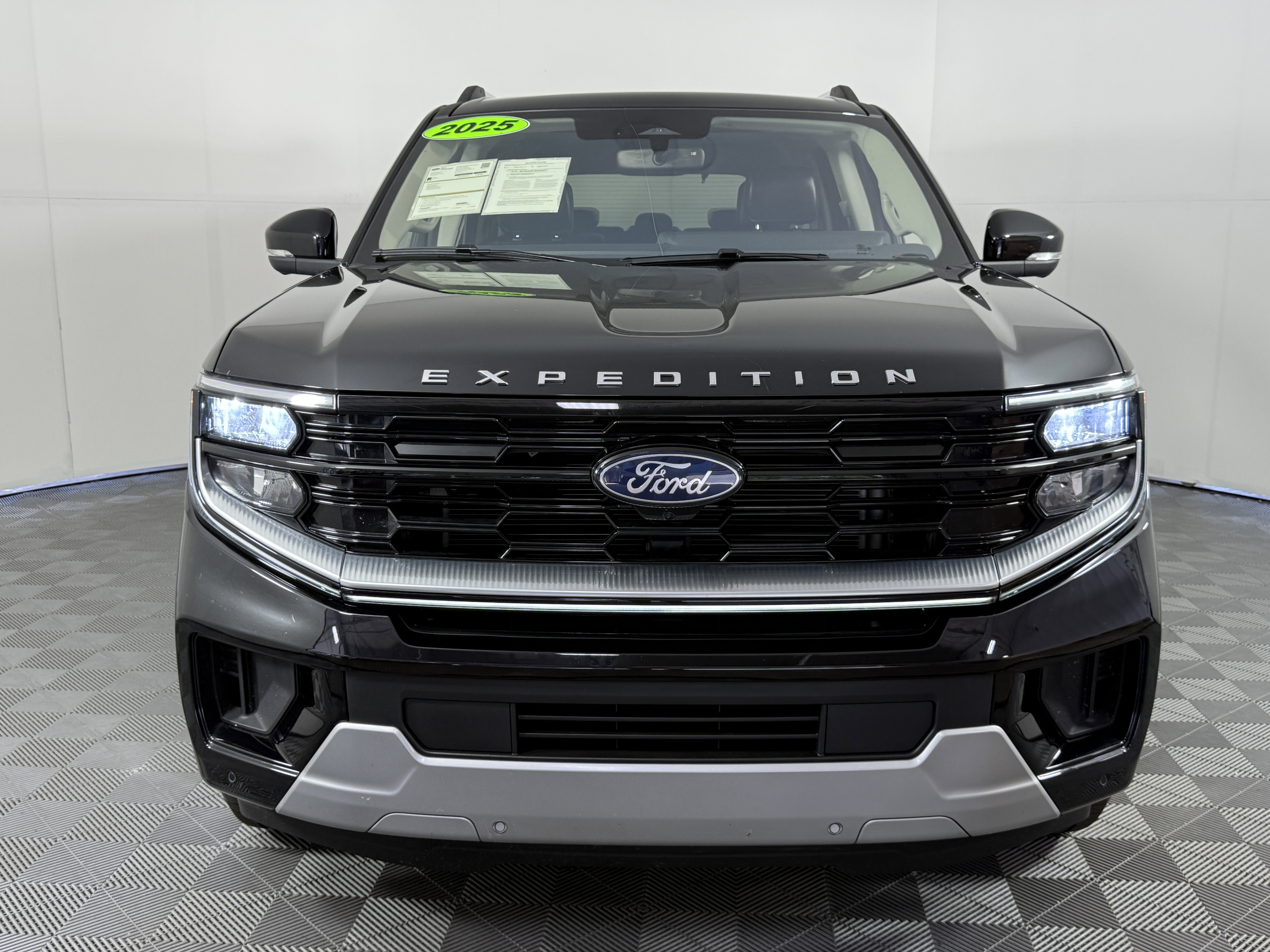 Certified 2025 Ford Expedition Platinum AWD/4WD image 6